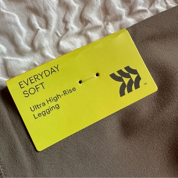 All In Motion Women's Everyday Soft Ultra High Rise Leggings Taupe Dark Brown S - Picture 6 of 8